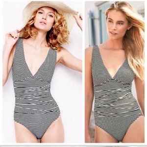 Garnet Hill slimming One piece Striped Sz 8